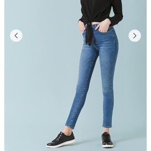 Sculpted high rise blue jeans